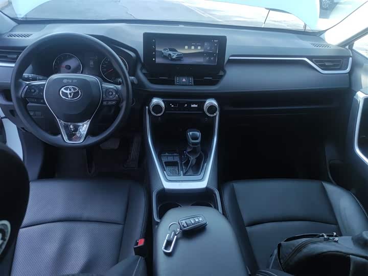 Фото 10 - Toyota RAV4