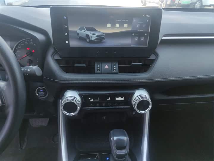 Фото 13 - Toyota RAV4