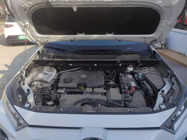 Фото 20 - Toyota RAV4