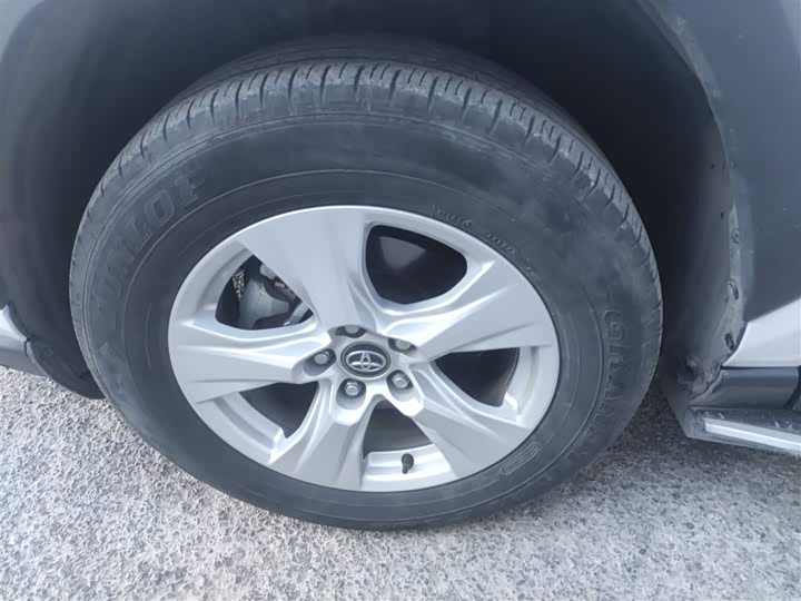 Фото 23 - Toyota RAV4