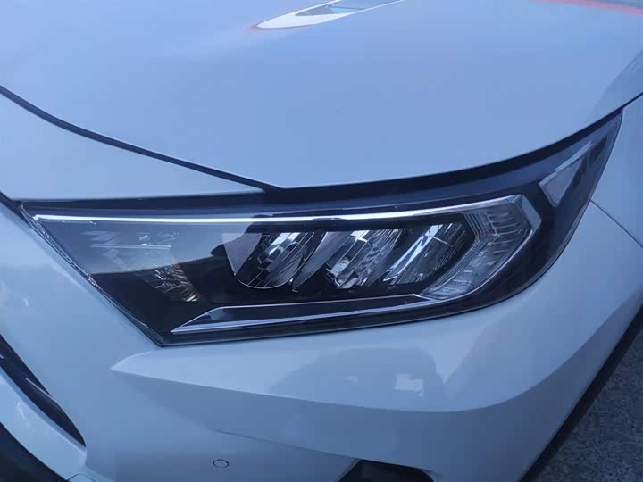 Фото 24 - Toyota RAV4