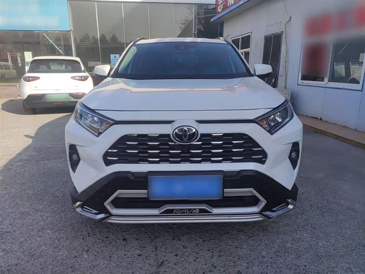 Фото 3 - Toyota RAV4