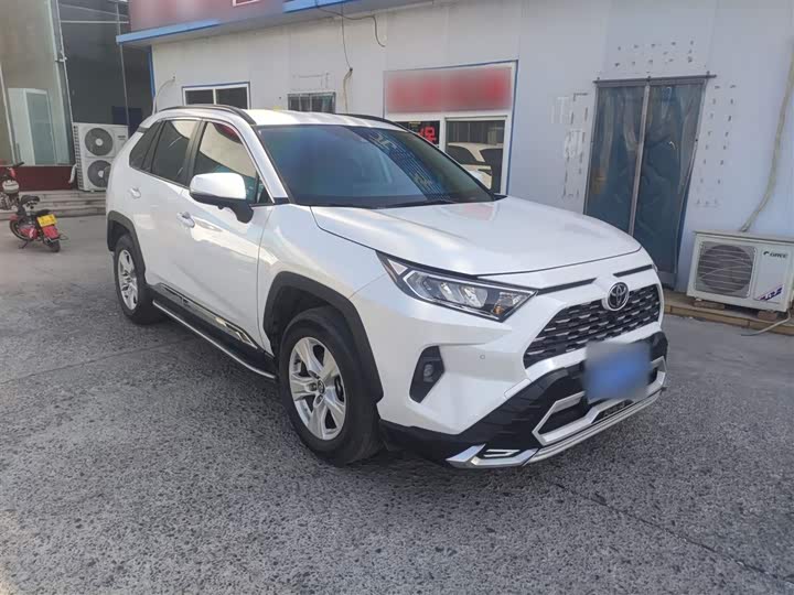 Фото 4 - Toyota RAV4