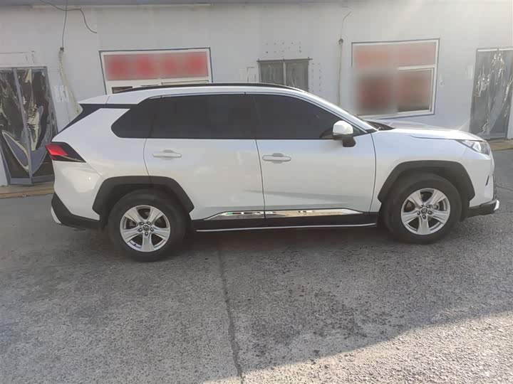 Фото 5 - Toyota RAV4