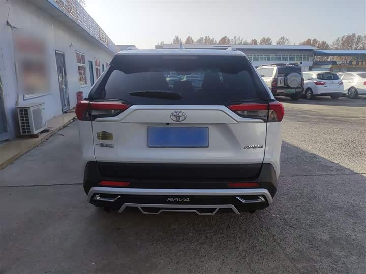 Фото 6 - Toyota RAV4