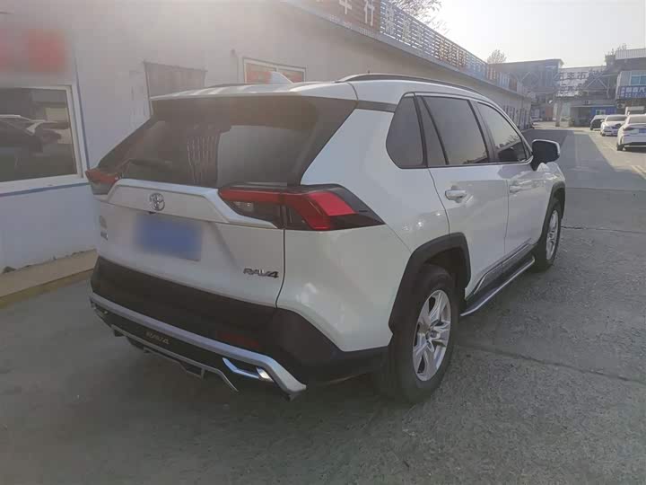 Фото 7 - Toyota RAV4