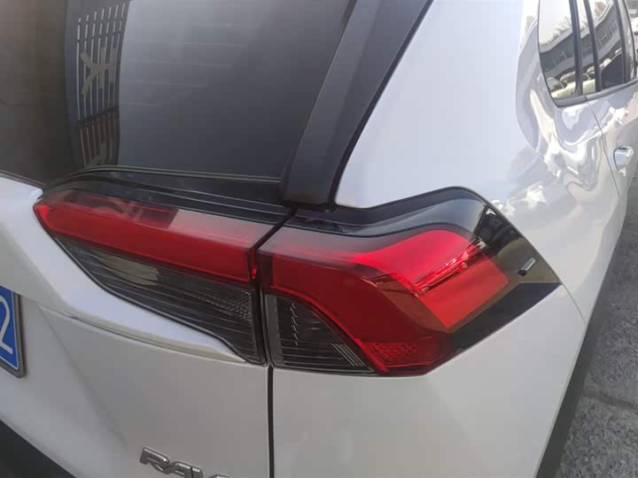 Фото 8 - Toyota RAV4