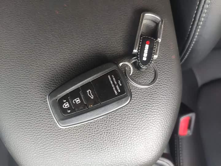 Фото 9 - Toyota RAV4