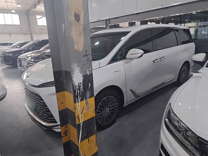 Фото 2 - Buick GL8 Hybrid