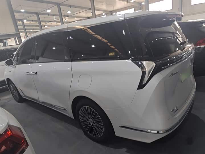 Фото 5 - Buick GL8 Hybrid