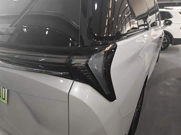 Фото 8 - Buick GL8 Hybrid