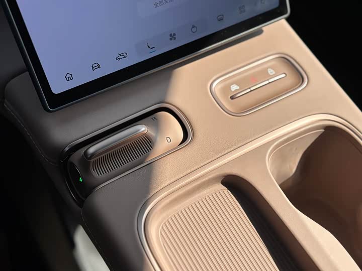 Фото 14 - Nio ES6