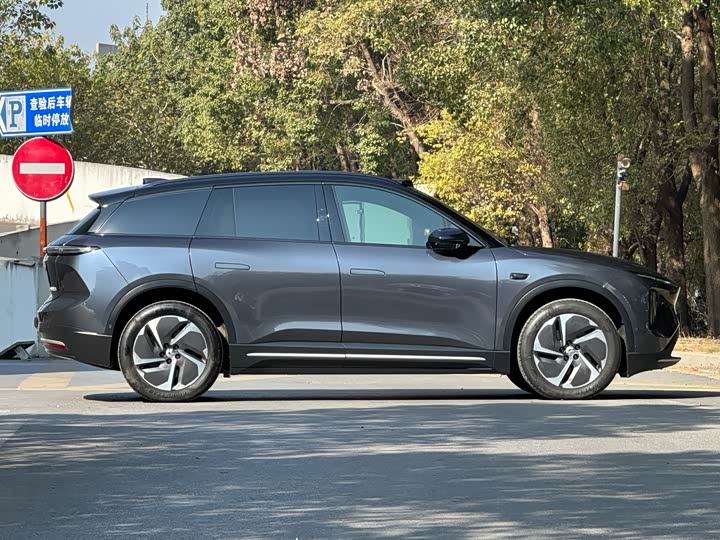 Фото 2 - Nio ES6