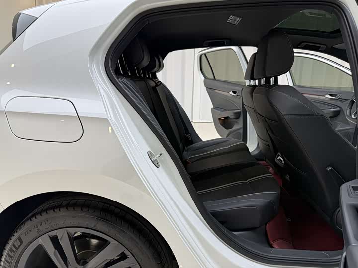 Фото 10 - Volkswagen Golf