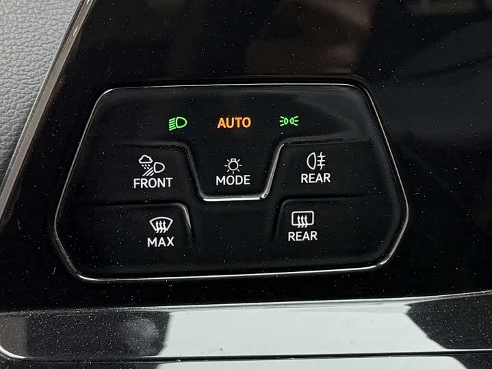 Фото 11 - Volkswagen Golf