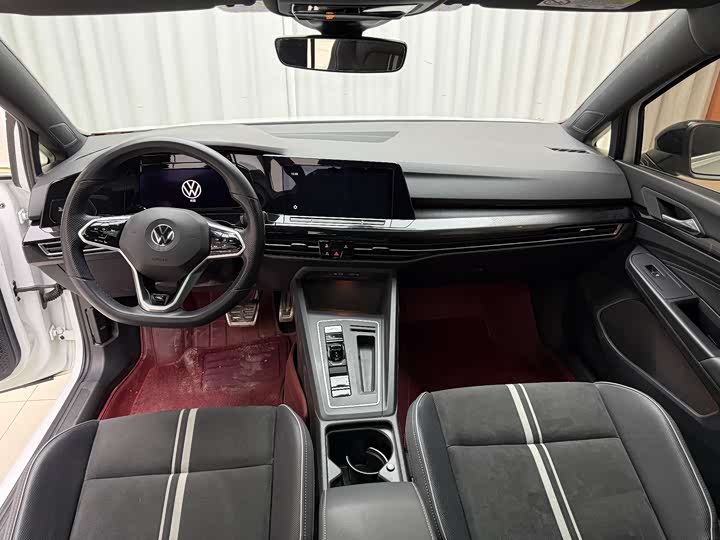 Фото 13 - Volkswagen Golf