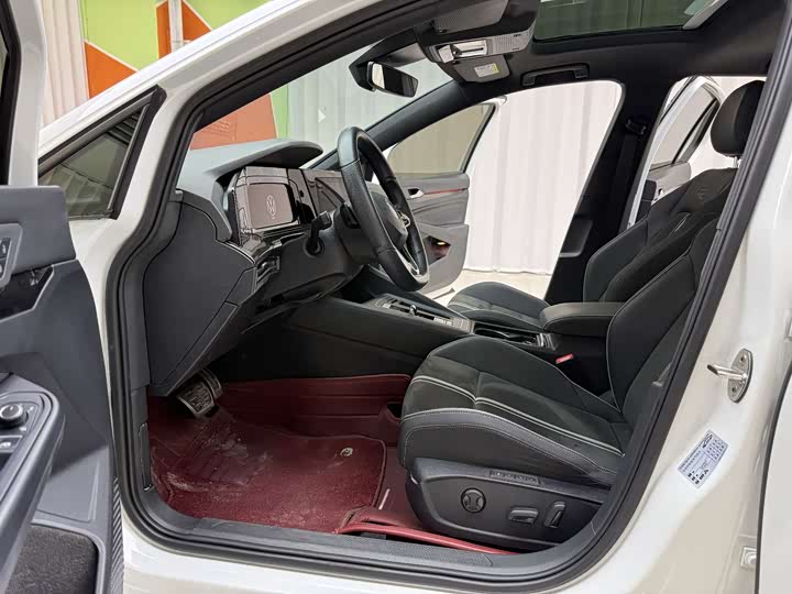 Фото 14 - Volkswagen Golf