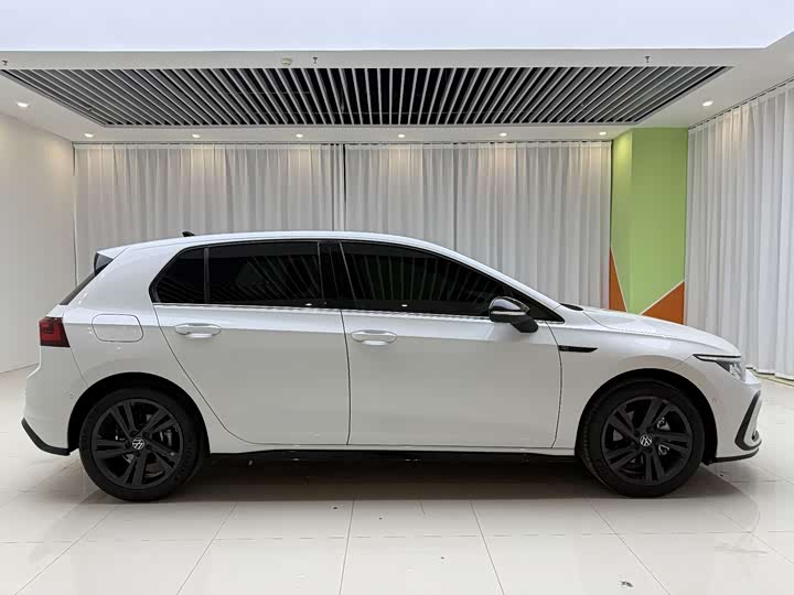 Фото 3 - Volkswagen Golf