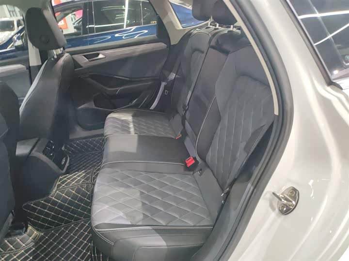 Фото 17 - Volkswagen Sagitar L