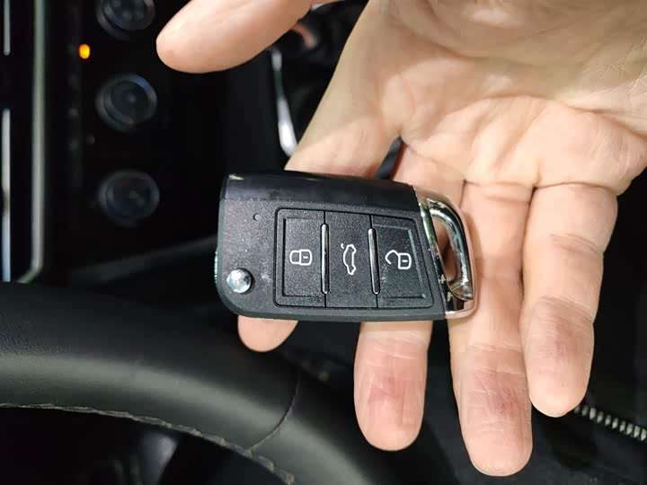 Фото 9 - Volkswagen Sagitar L