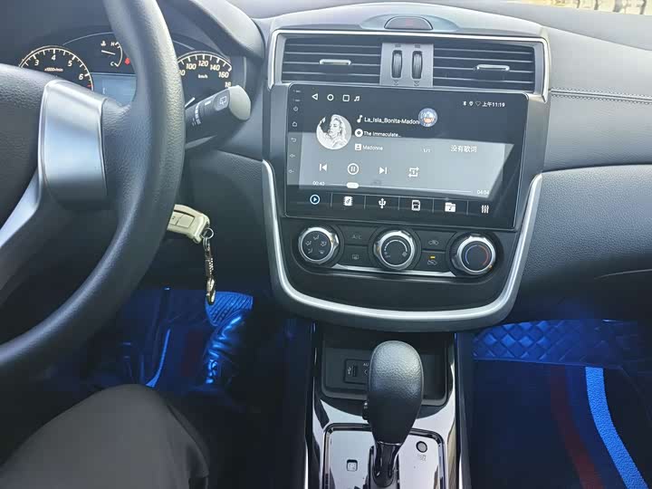 Фото 10 - Nissan Tiida