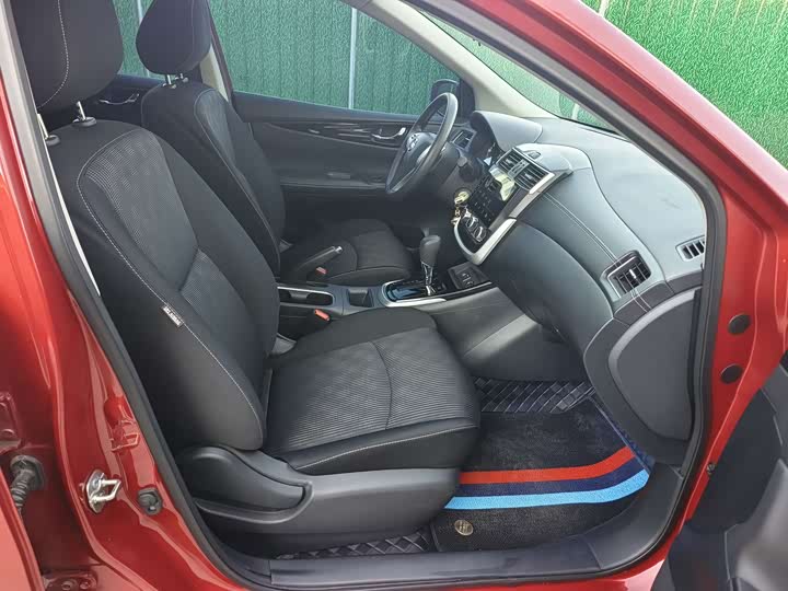 Фото 13 - Nissan Tiida