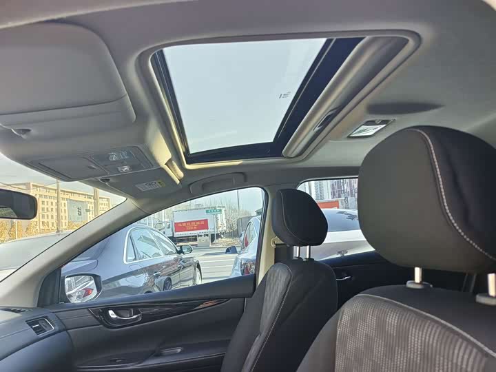 Фото 15 - Nissan Tiida