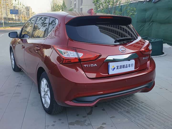 Фото 19 - Nissan Tiida