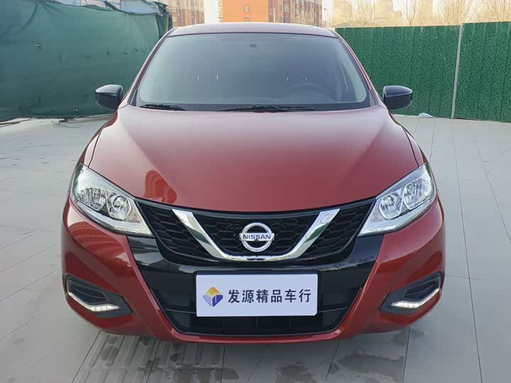 Фото 2 - Nissan Tiida