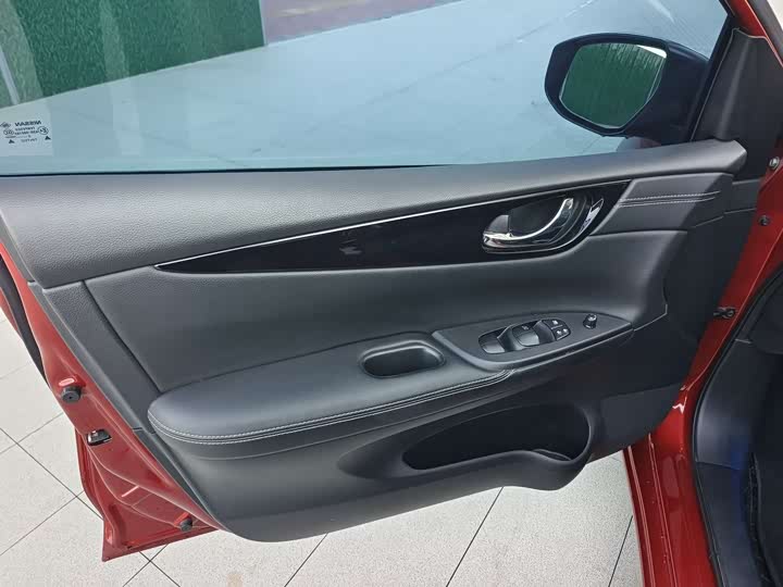 Фото 6 - Nissan Tiida