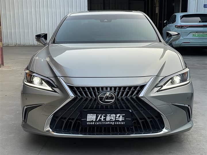 Фото 2 - Lexus ES
