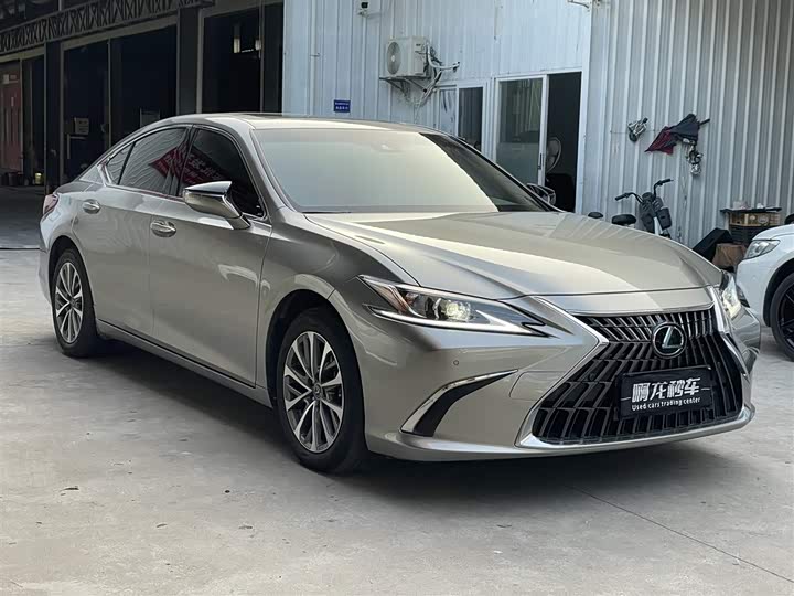 Фото 3 - Lexus ES