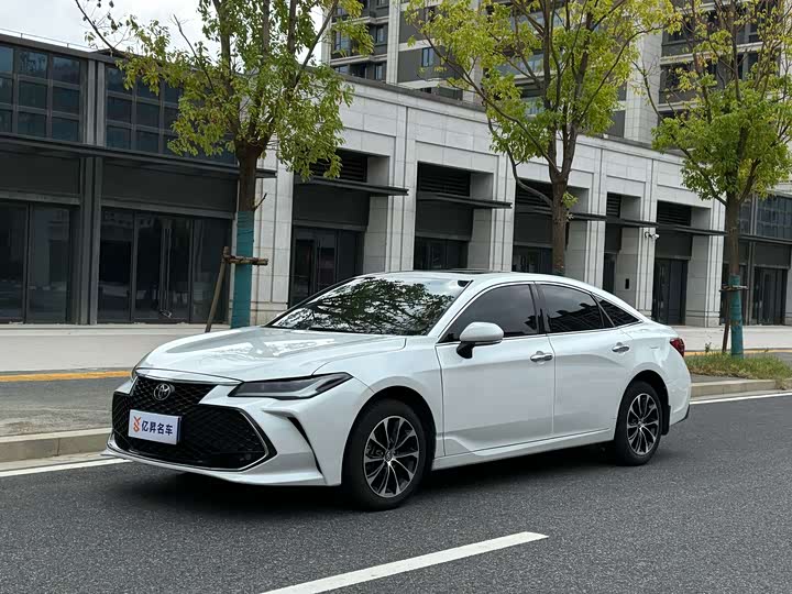 Фото 1 - Toyota Avalon