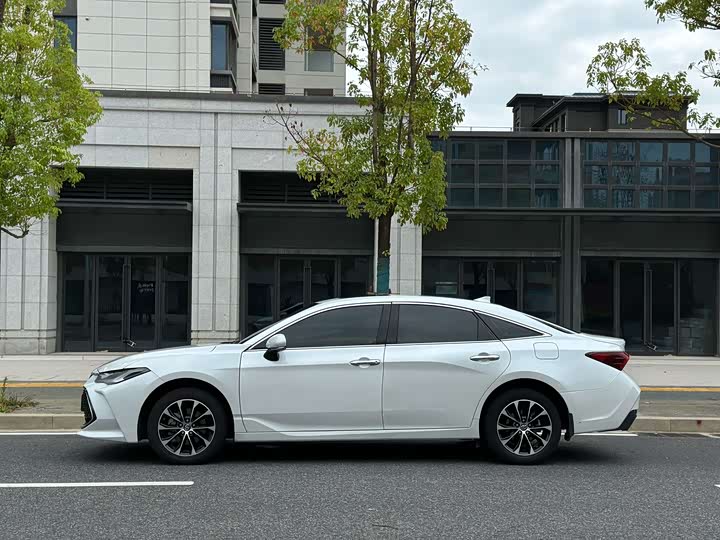 Фото 3 - Toyota Avalon