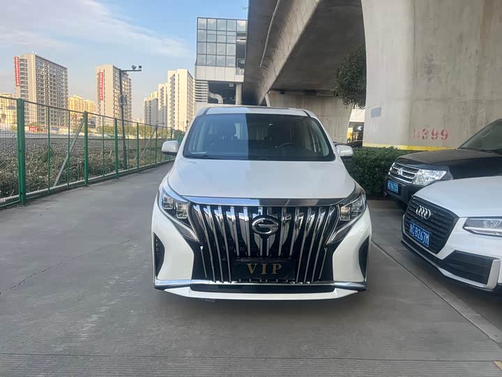 Фото 2 - GAC Trumpchi M8