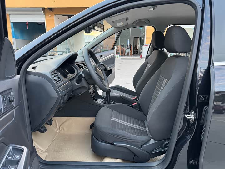 Фото 5 - Volkswagen Lavida