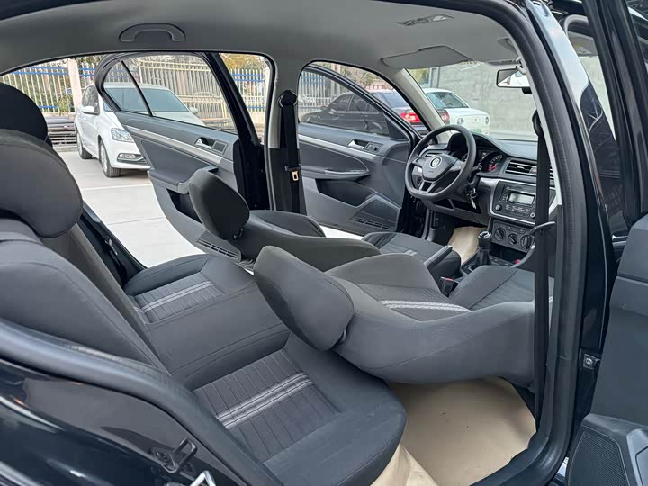 Фото 7 - Volkswagen Lavida