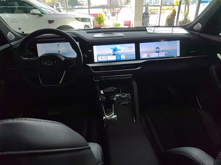 Фото 10 - Geely Monjaro