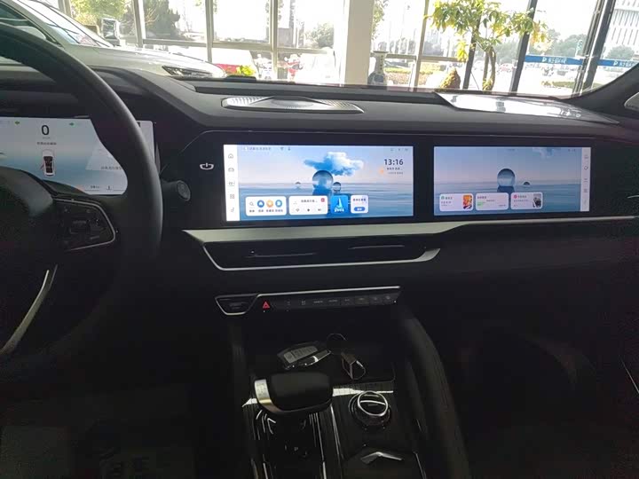 Фото 13 - Geely Monjaro