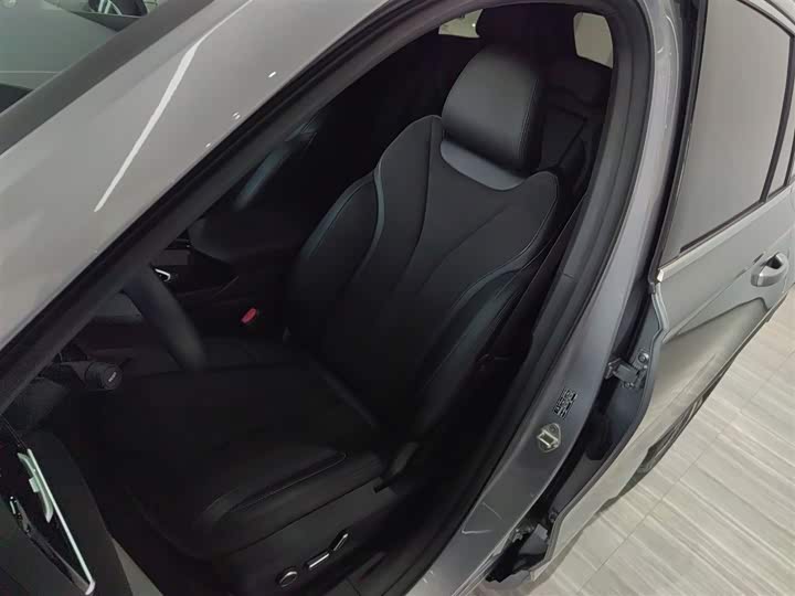 Фото 15 - Geely Monjaro