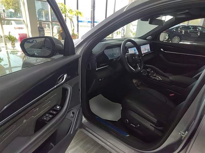 Фото 16 - Geely Monjaro