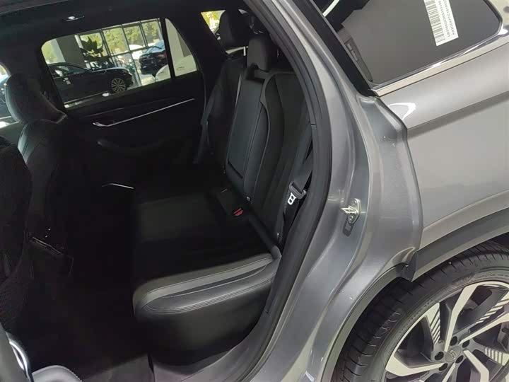 Фото 17 - Geely Monjaro