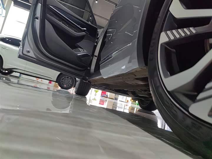 Фото 22 - Geely Monjaro