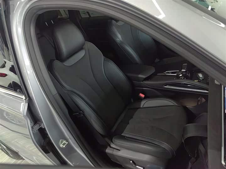 Фото 25 - Geely Monjaro