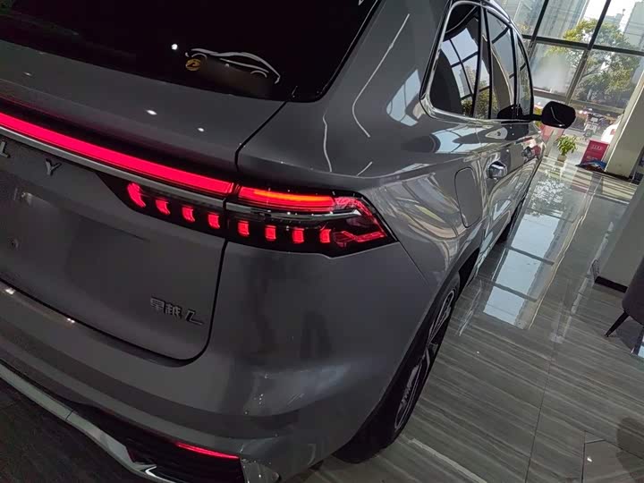 Фото 8 - Geely Monjaro