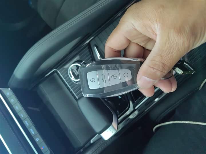 Фото 9 - Geely Monjaro