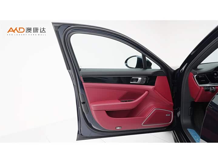 Фото 10 - Porsche Panamera