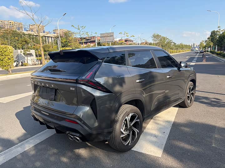 Фото 7 - Geely Atlas