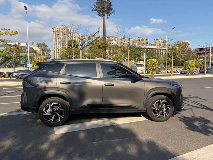 Фото 8 - Geely Atlas