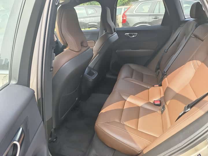 Фото 6 - Volvo XC60